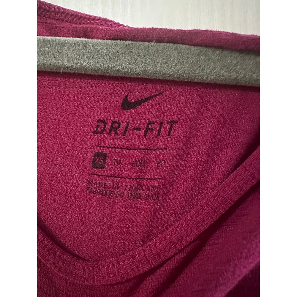 Nike Dri-FIT Women XS Running Tank Top Berry Magenta Sleeveless Lightweight